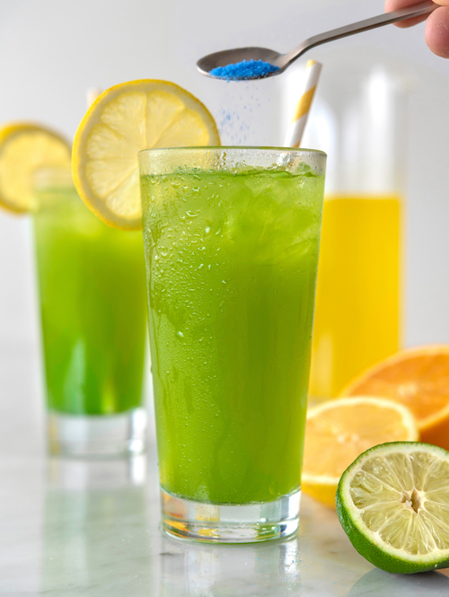 Green drinks with lemon