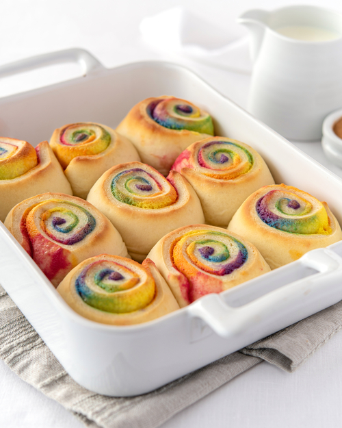 Colored cinnamon buns